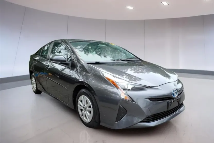 2016 Toyota Prius One Two photo 1
