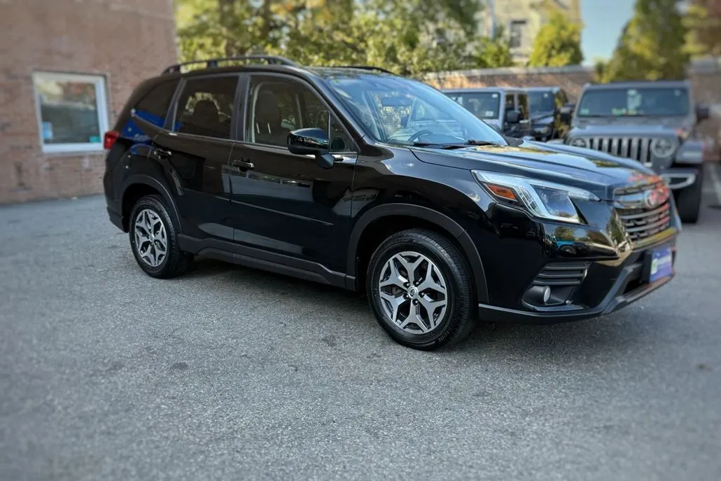 2023 Subaru Forester Premium photo 1