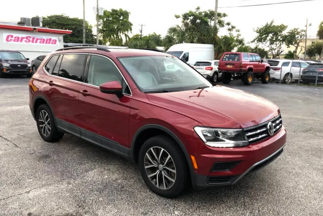 2019 Volkswagen Tiguan SEL R-Line photo 1