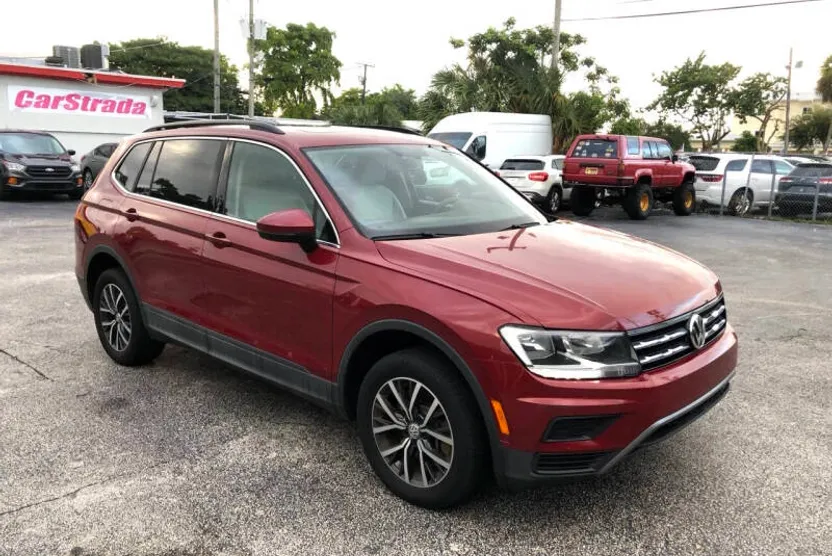 2019 Volkswagen Tiguan SEL R-Line photo 1
