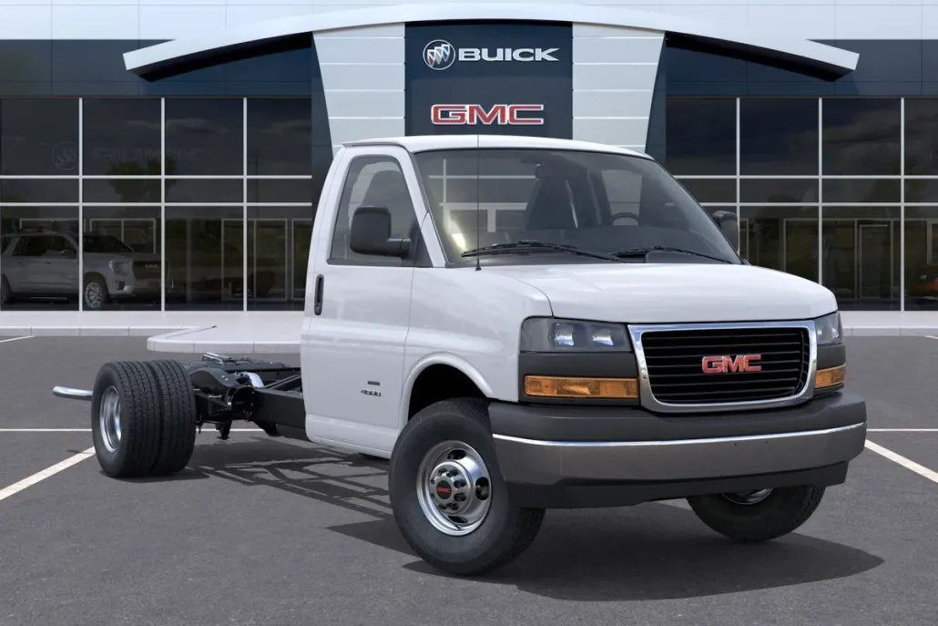 2025 Gmc Savana Cutaway photo 1