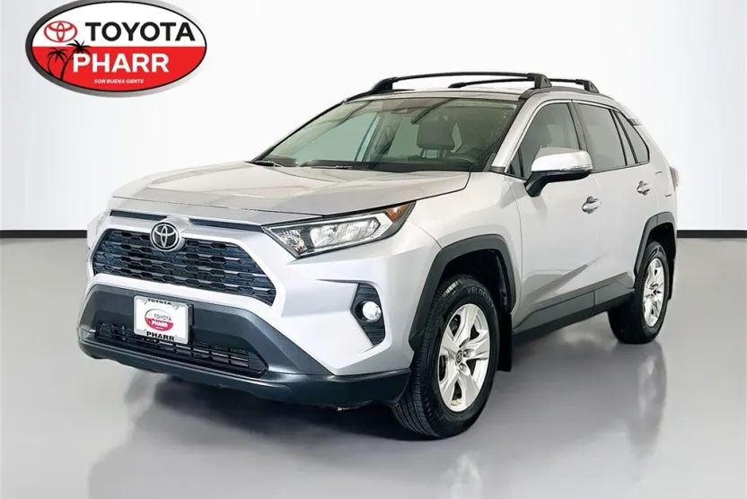 2021 Toyota RAV4 XLE photo 1