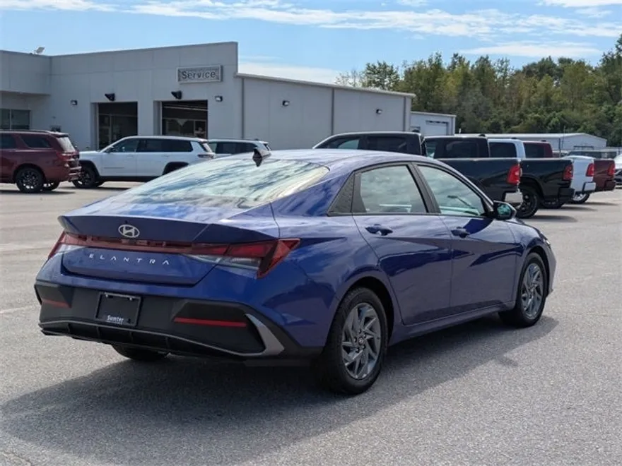 2024 Hyundai Elantra SEL photo 1