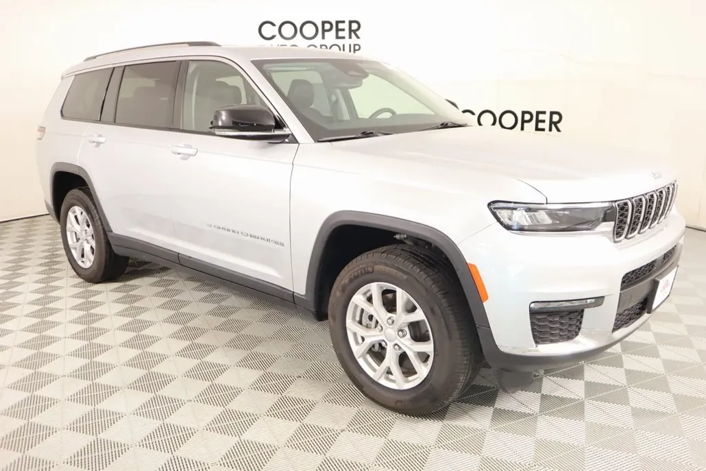 2023 Jeep Grand Cherokee Limited photo 1
