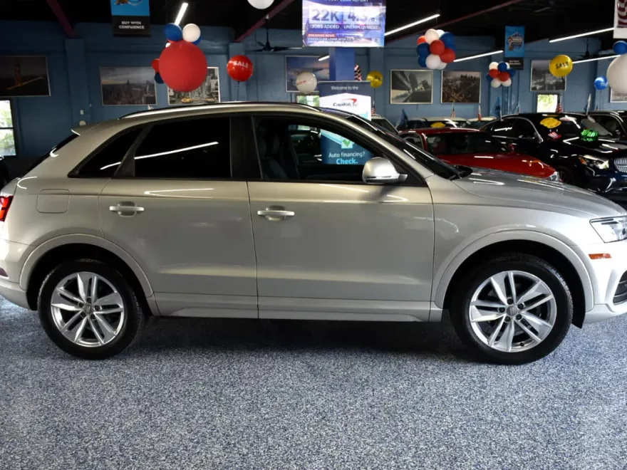 2017 Audi Q3 Premium photo 1