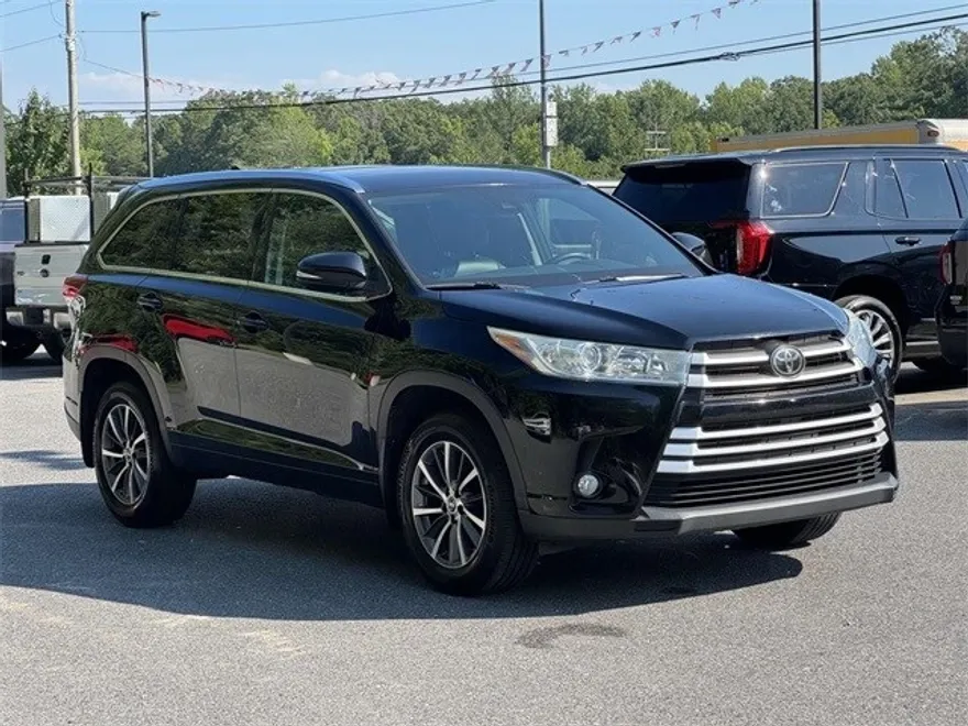 2017 Toyota Highlander XLE photo 1