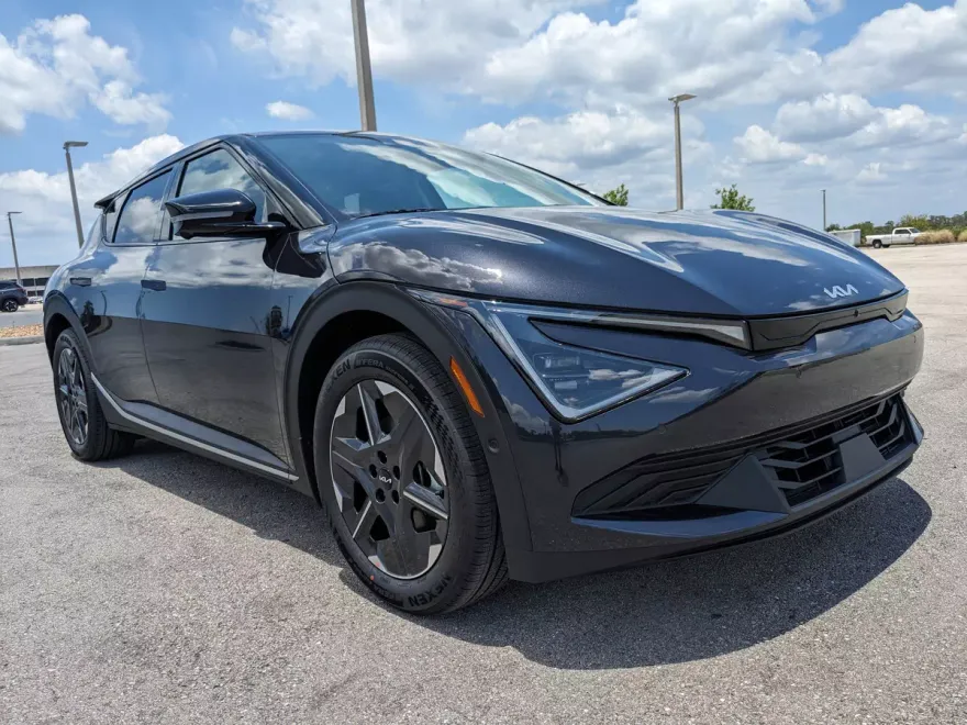 2025 Kia EV6 Light photo 1