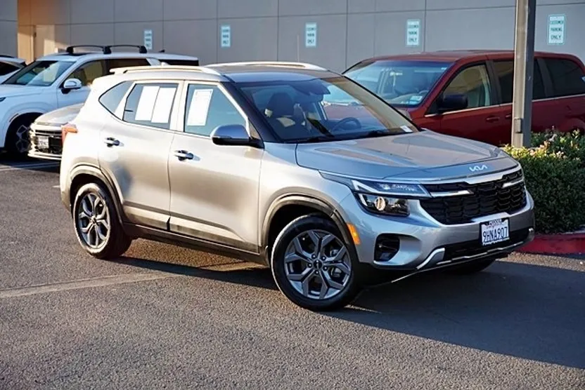 2024 Kia Seltos S photo 1