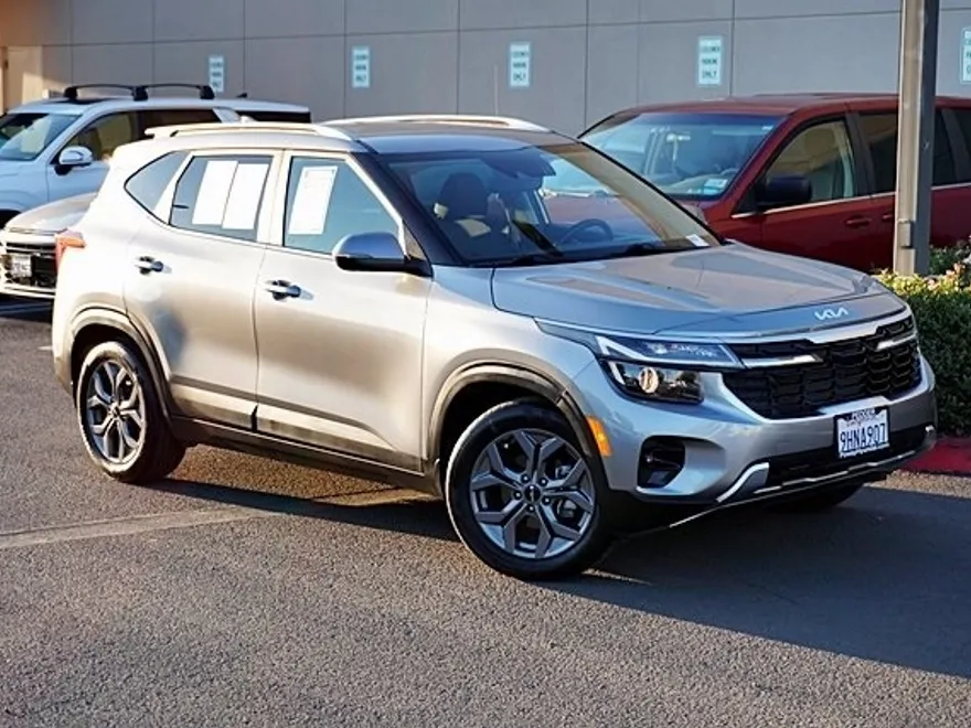 2024 Kia Seltos S photo 1