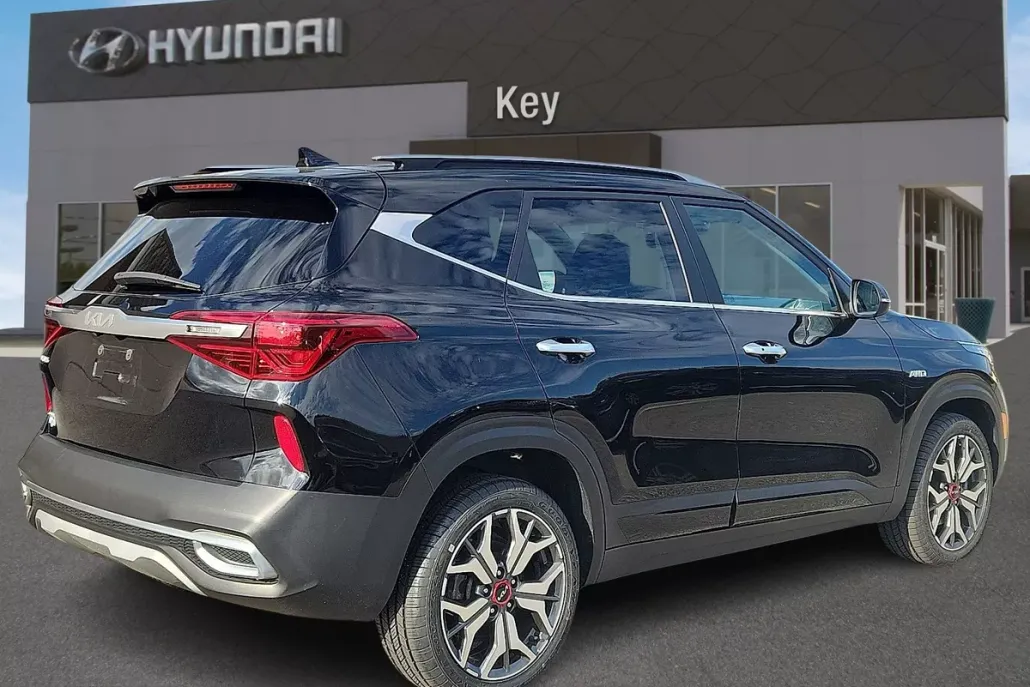 2023 Kia Seltos SX photo 1