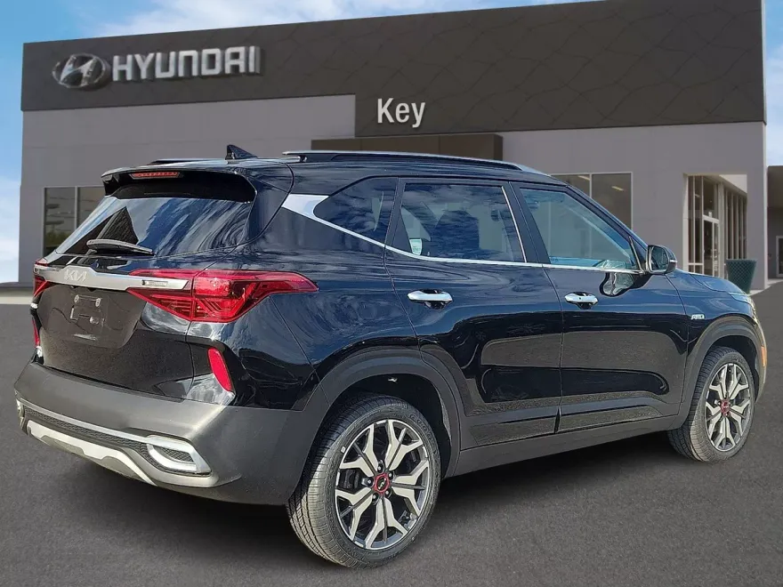 2023 Kia Seltos SX photo 1