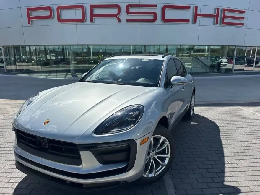 2025 Porsche Macan photo 1