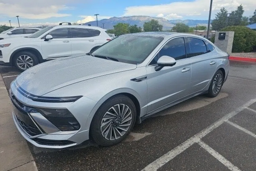 2025 Hyundai Sonata Hybrid Limited photo 1
