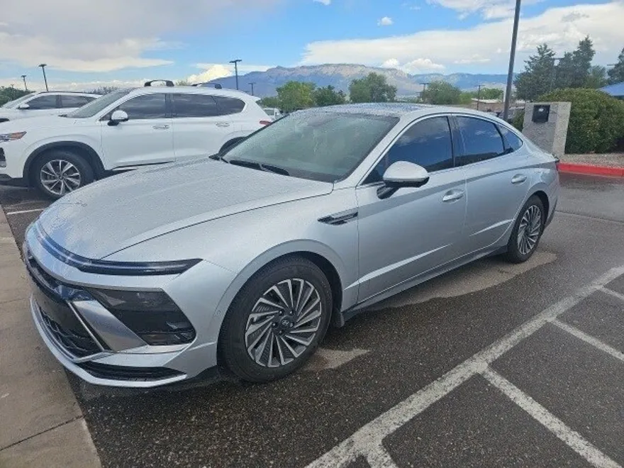 2025 Hyundai Sonata Hybrid Limited photo 1