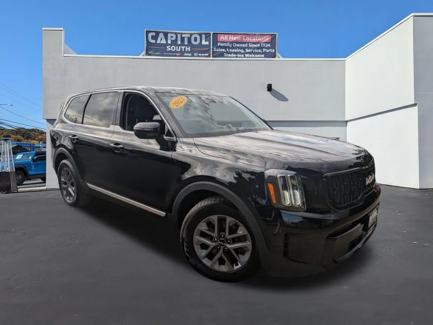 2023 Kia Telluride LX photo 1