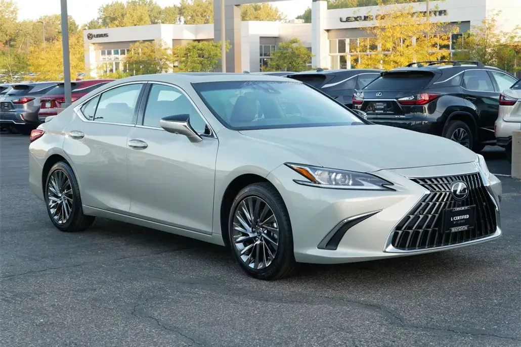 2025 Lexus ES 300h Luxury photo 1