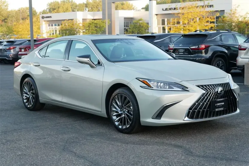 2025 Lexus ES 300h Luxury photo 1