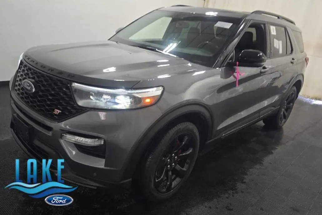 2023 Ford Explorer ST photo 1