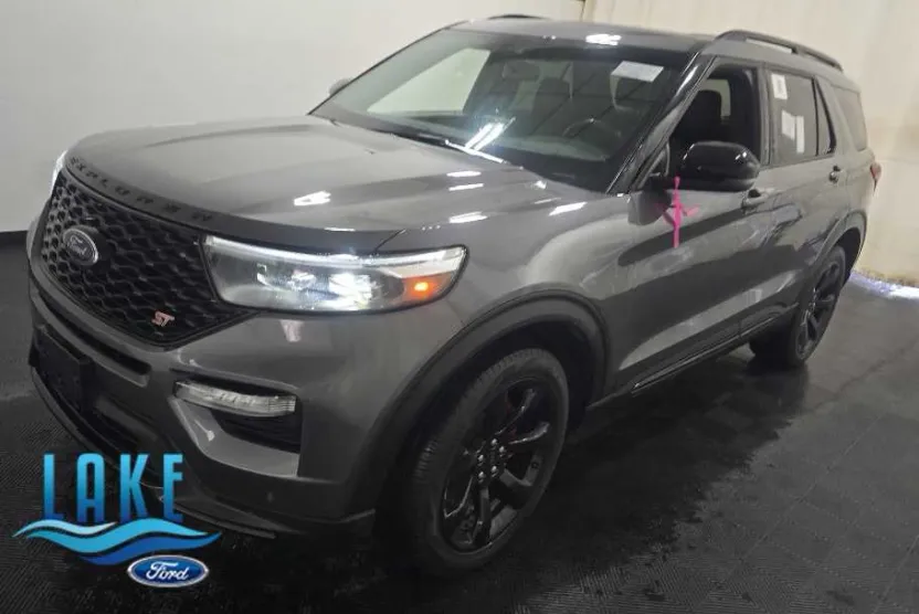 2023 Ford Explorer ST photo 1