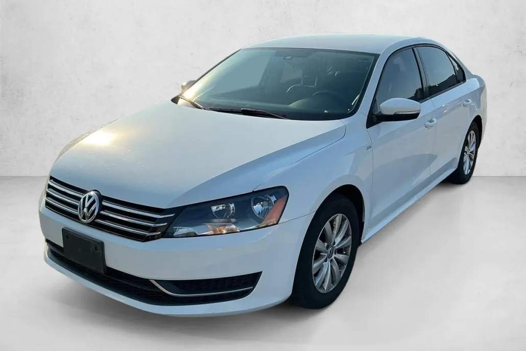 2014 Volkswagen Passat S photo 1