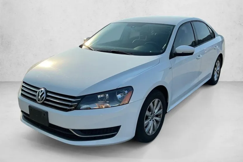 2014 Volkswagen Passat S photo 1