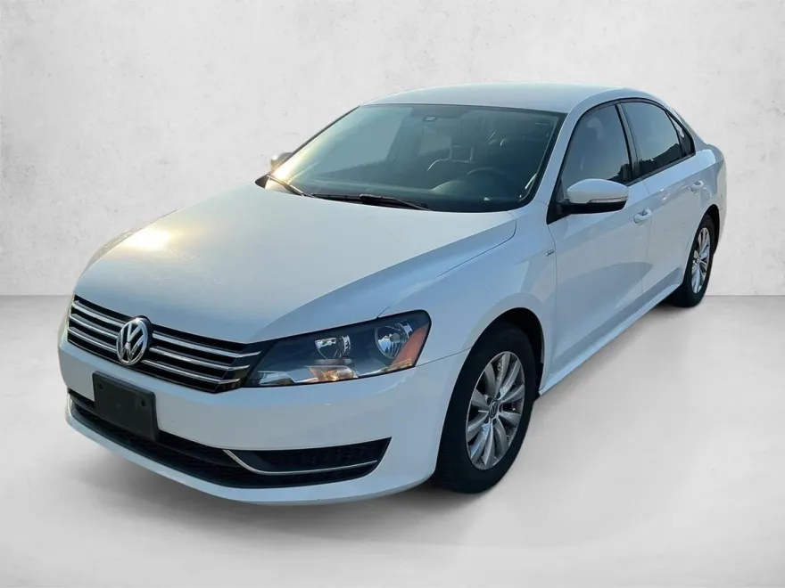 2014 Volkswagen Passat S photo 1