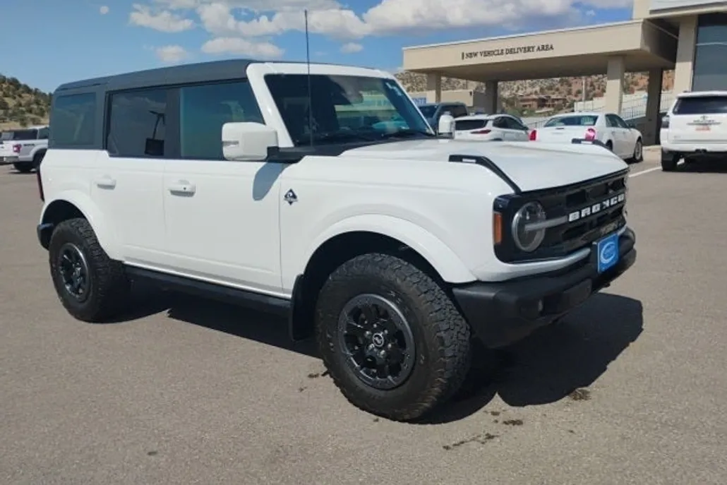 2022 Ford Bronco Outer Banks photo 1