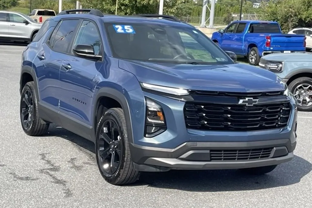 2025 Chevrolet Equinox LT photo 1