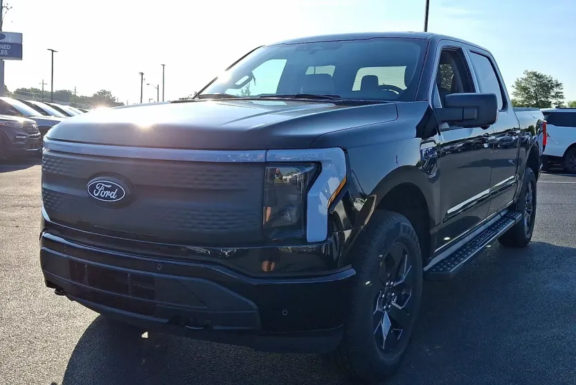 2025 Ford F-150 Lightning photo 1