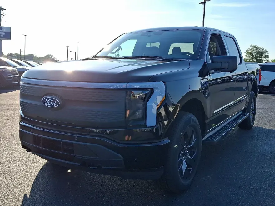 2025 Ford F-150 Lightning photo 1
