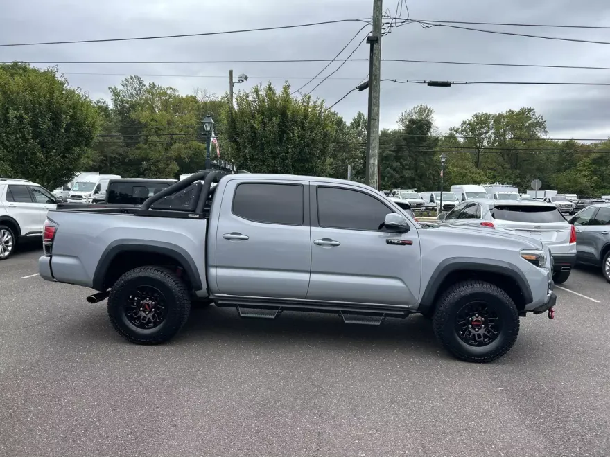2017 Toyota Tacoma Pro photo 1
