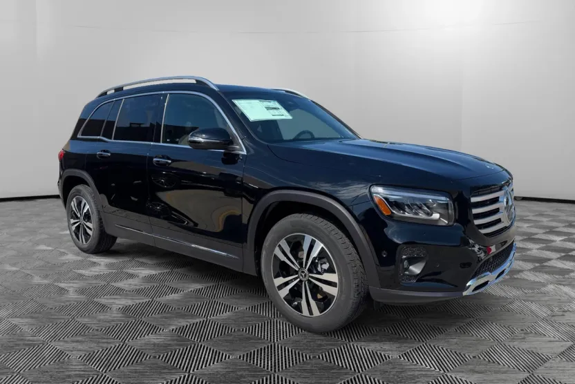 2026 Mercedes Benz GLB 250 4MATIC photo 1