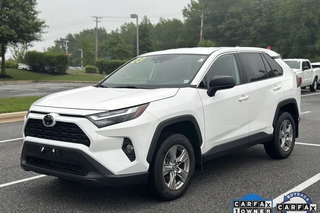 2023 Toyota RAV4 LE photo 1