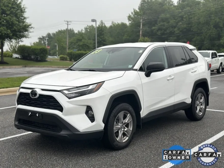 2023 Toyota RAV4 LE photo 1