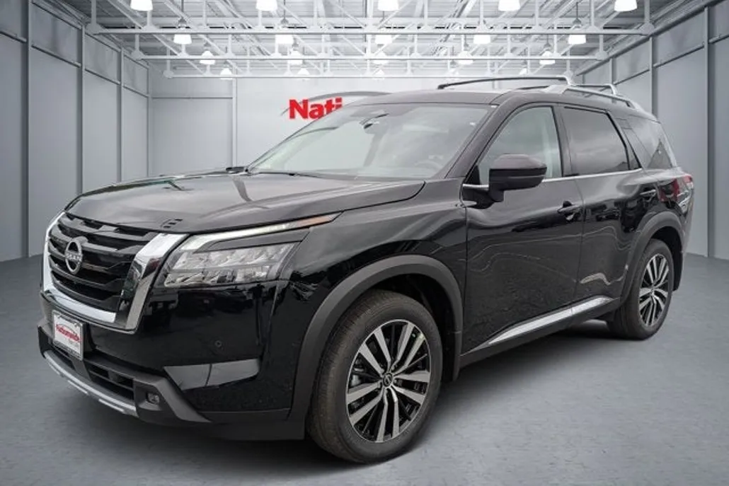 2025 Nissan Pathfinder Platinum photo 1