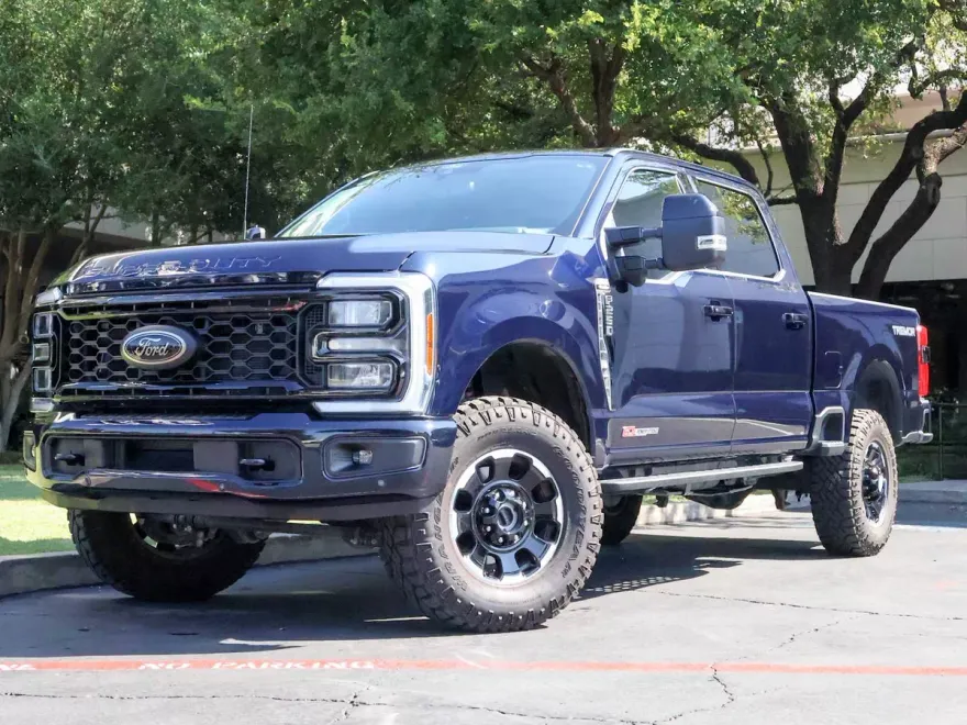2025 Ford F-250 Lariat photo 1
