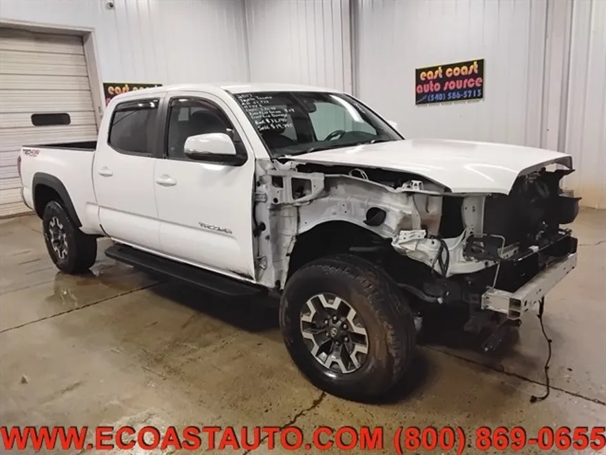 2017 Toyota Tacoma SR5 photo 1