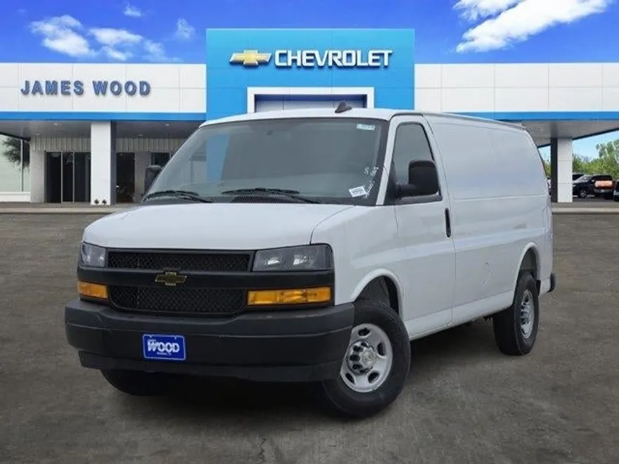 2025 Chevrolet Express 2500 Cargo photo 1