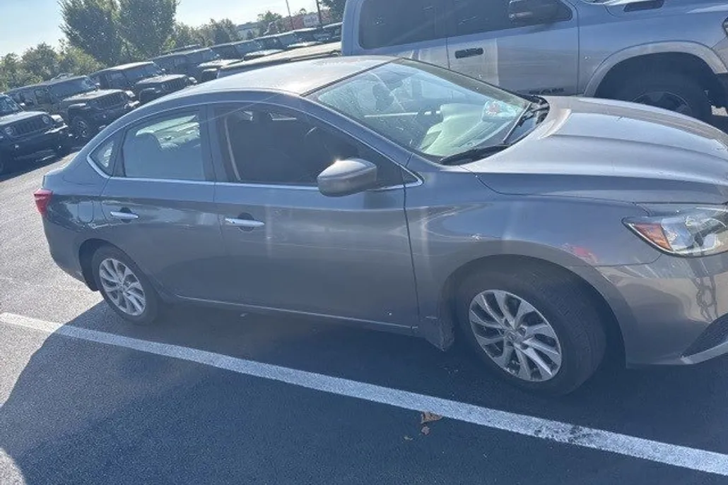 2019 Nissan Sentra SV photo 1