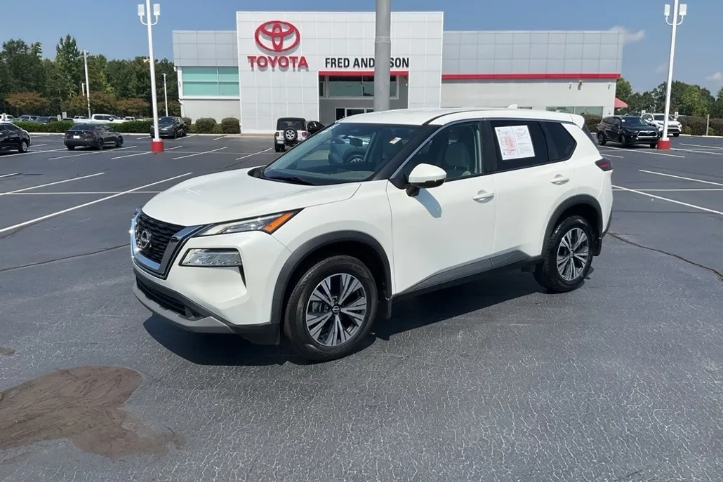 2022 Nissan Rogue SV photo 1