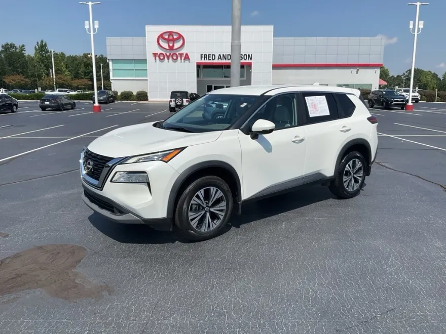 2022 Nissan Rogue SV photo 1