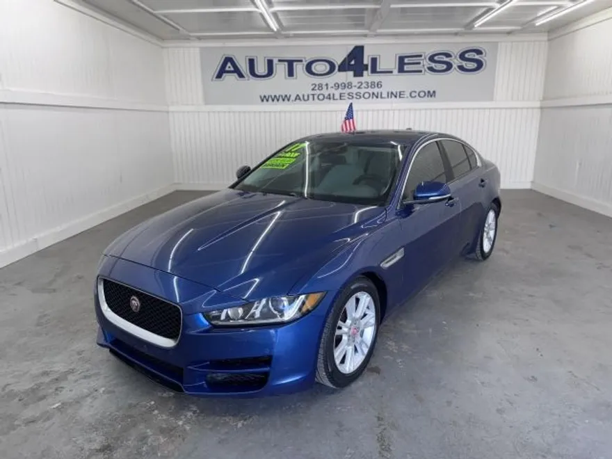 2017 Jaguar XE Premium photo 1