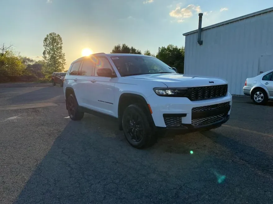 2025 Jeep Grand Cherokee Altitude X photo 1