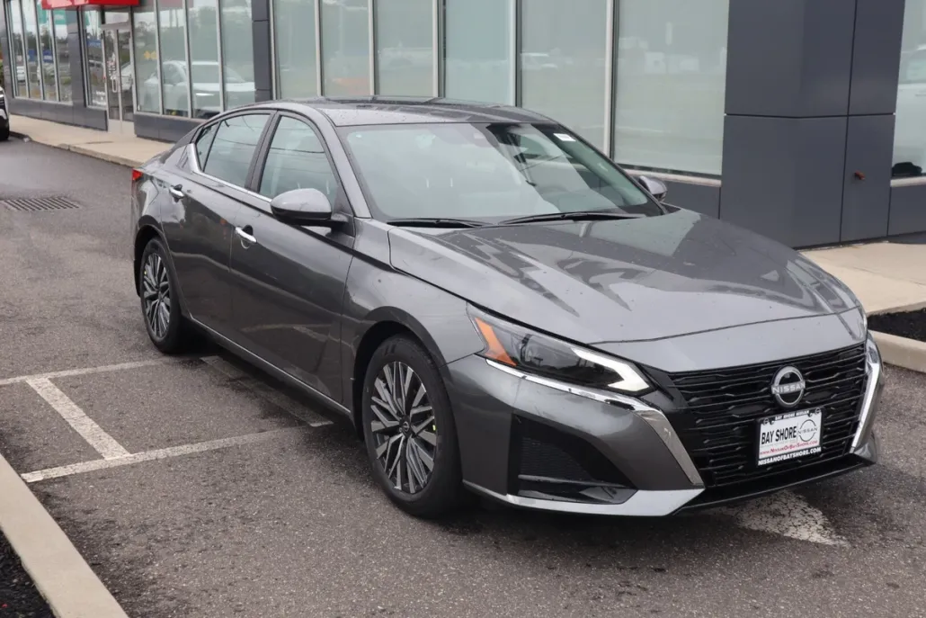 2025 Nissan Altima SV photo 1