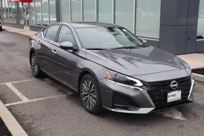 2025 Nissan Altima SV photo 1