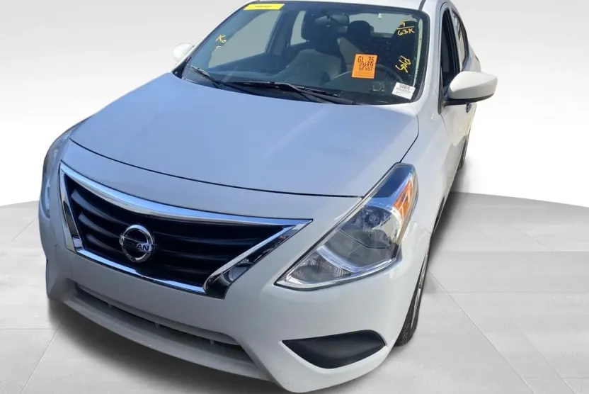 2019 Nissan Versa 1.6 Plus photo 1