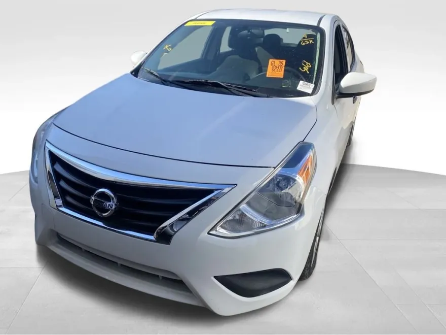 2019 Nissan Versa 1.6 Plus photo 1