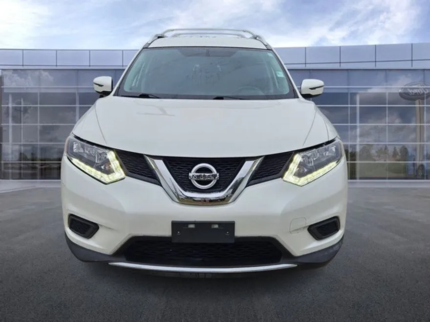 2016 Nissan Rogue SV photo 1