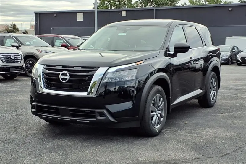 2025 Nissan Pathfinder S photo 1