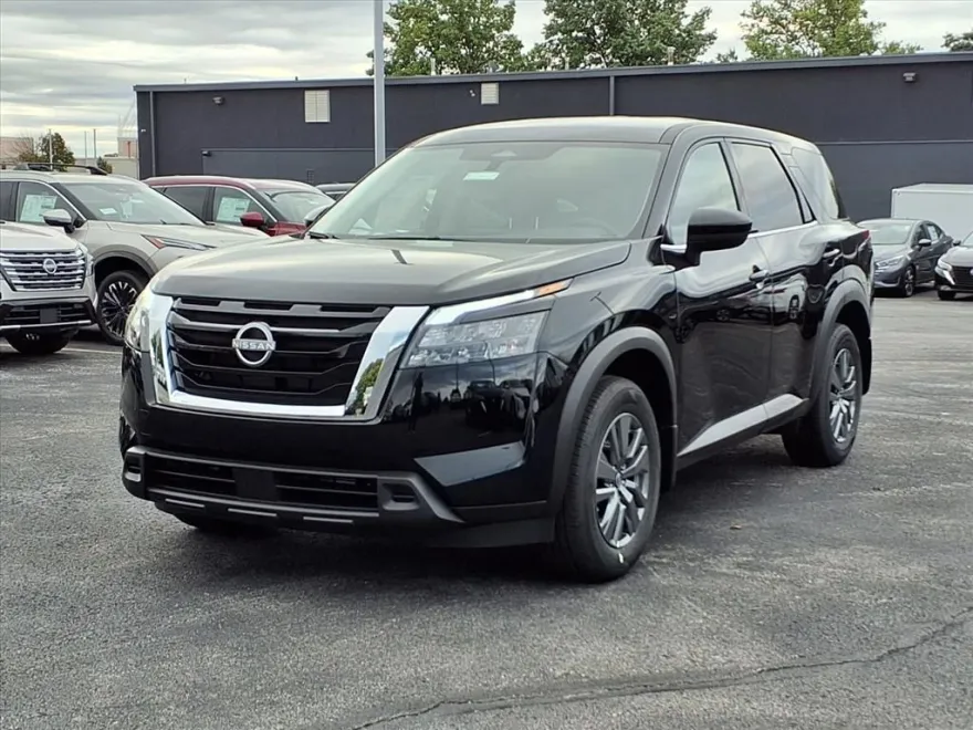 2025 Nissan Pathfinder S photo 1